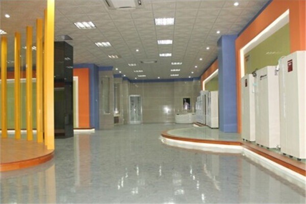 麦科尔空气能热水器